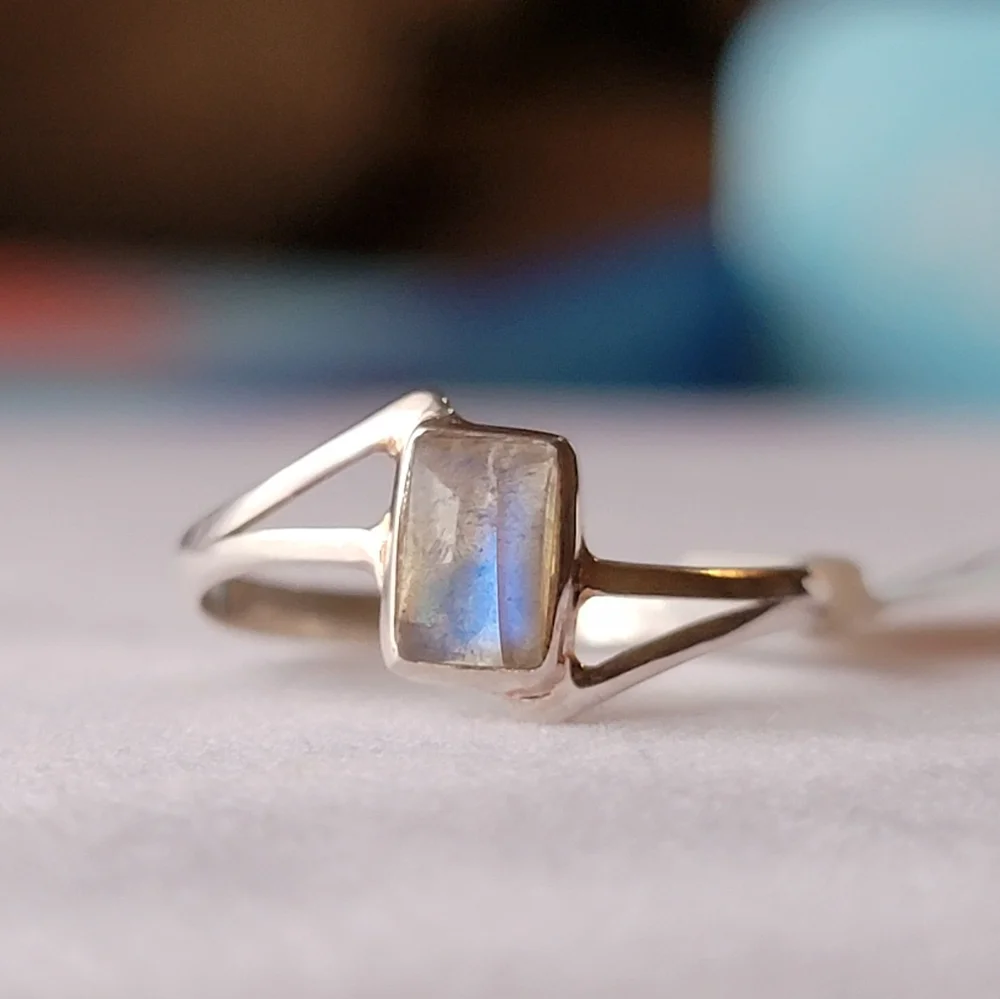 Labradorite 925 Sterling Silver Dainty Split Shank Ring Rectangle Gemstone